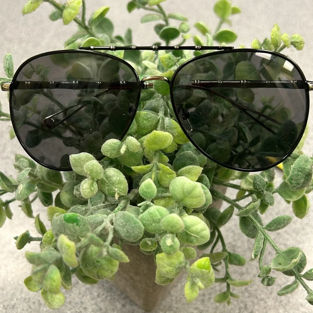 RARE GUCCI Silver & black bamboo frame aviator shape sunglasses with Gucci case
